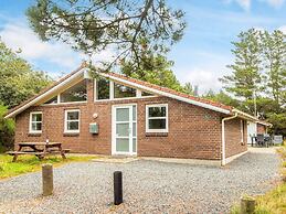 Idyllic Retreat With Whirlpool-by Traum