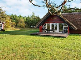 Tranquil Thatched Cottage on Romo-by Traum