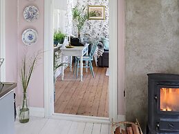 Country Cottage Near Ullared