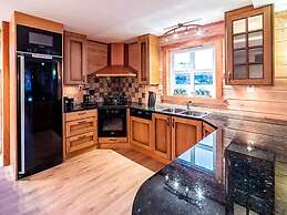 10 Person Holiday Home in Midsund