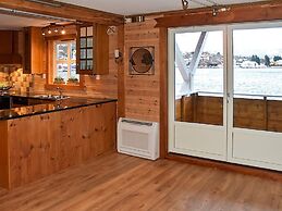 10 Person Holiday Home in Midsund