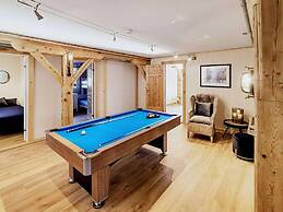 10 Person Holiday Home in Midsund