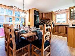 10 Person Holiday Home in Midsund