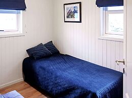 10 Person Holiday Home in Midsund