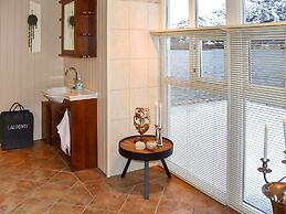 10 Person Holiday Home in Midsund