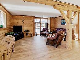 10 Person Holiday Home in Midsund