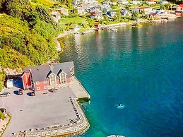 10 Person Holiday Home in Midsund