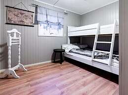 10 Person Holiday Home in Midsund