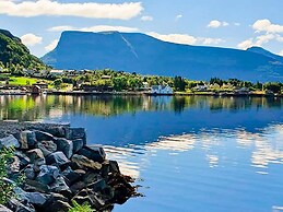 10 Person Holiday Home in Midsund