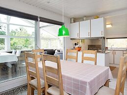 6 Person Holiday Home in Blavand