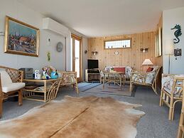 Panoramic Cottage Retreat-by Traum