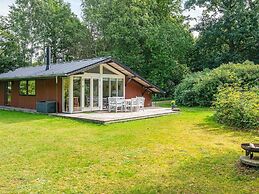 Tranquil Lakeside Retreat in Ry-by Traum