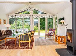 Tranquil Lakeside Retreat in Ry-by Traum