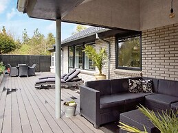 Tranquil Beach Retreat-by Traum