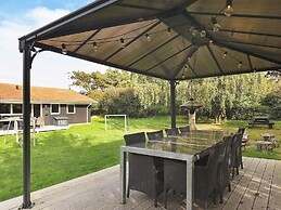 10 Person Holiday Home in Humble