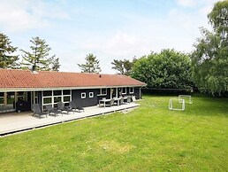 10 Person Holiday Home in Humble
