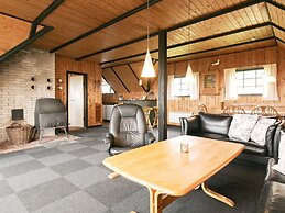 6 Person Holiday Home in Blavand