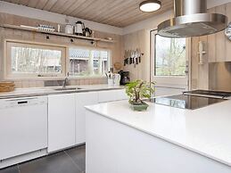 10 Person Holiday Home in Glesborg-by Traum