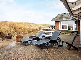 10 Person Holiday Home in Henne