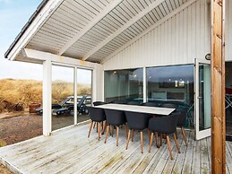 10 Person Holiday Home in Henne