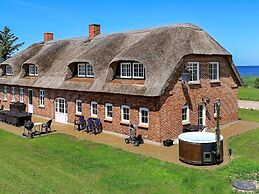 Spacious Summer House With Sauna