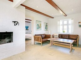 Spacious Summer House With Sauna