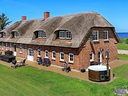 Spacious Summer House With Sauna