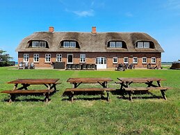 Spacious Summer House With Sauna