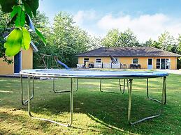 12 Person Holiday Home in Hojslev-by Traum