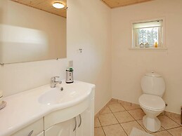 8 Person Holiday Home in Spottrup
