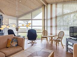 8 Person Holiday Home in Spottrup