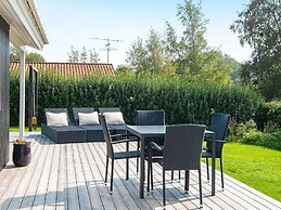 10 Person Holiday Home in Juelsminde-by Traum