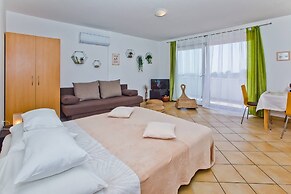 Apartments Nina Hvar town