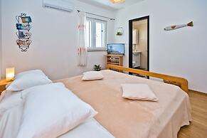 Apartments Nina Hvar town