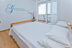 Apartments Nina Hvar town