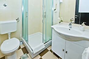 Apartments Nina Hvar town