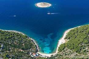 Apartments Nina Hvar town