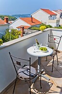 Apartments Nina Hvar town