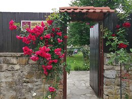 Three Bedroom House With Garden Only 10 km From Veliko Tarnovo
