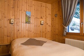 Outstanding Chalet for Groups South Facing Breathtaking Views all Year