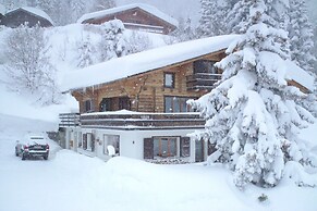 Outstanding Chalet for Groups South Facing Breathtaking Views all Year