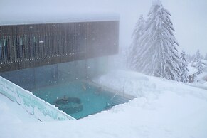 Outstanding Chalet for Groups South Facing Breathtaking Views all Year