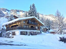Outstanding Chalet for Groups South Facing Breathtaking Views all Year