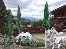 Outstanding Chalet for Groups South Facing Breathtaking Views all Year