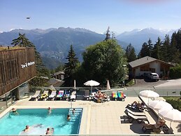 Outstanding Chalet for Groups South Facing Breathtaking Views all Year