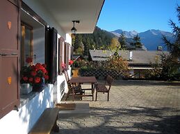 Outstanding Chalet for Groups South Facing Breathtaking Views all Year