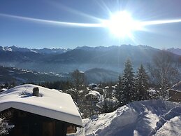 Outstanding Chalet for Groups South Facing Breathtaking Views all Year