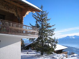 Outstanding Chalet for Groups South Facing Breathtaking Views all Year