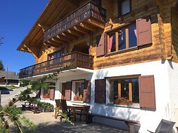 Outstanding Chalet for Groups South Facing Breathtaking Views all Year