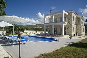 Stunning new Beach Front Villa,1st Line to the Beach, Large Pool, Wond